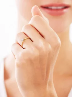 Pierścionek z żółtego i białego złota z brylantem - serce - 0,02 ct - próba 375