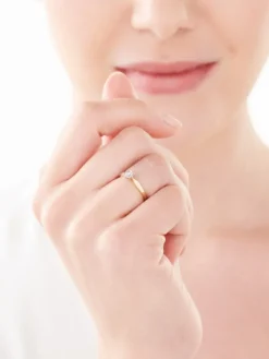 Pierścionek z żółtego i białego złota z brylantem - 0,02 ct - próba 585