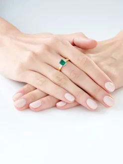 Pierścionek z żółtego i białego złota z diamentami i szmaragdem - próba 585