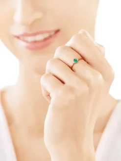 Pierścionek z żółtego i białego złota z brylantami i szmaragdem - próba 585