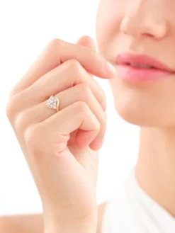 Pierścionek z żółtego i białego złota z brylantami - 0,05 ct - próba 375