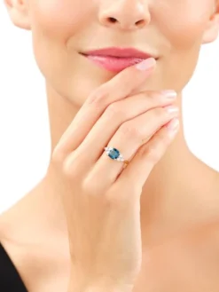 Pierścionek z żółtego i białego złota z brylantami i topazem London Blue - próba 585