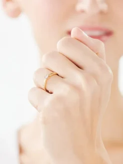 Pierścionek z żółtego i białego złota z brylantem - 0,05 ct - próba 585