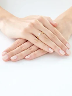 Pierścionek z żółtego i białego złota z brylantem - 0,08 ct - próba 585