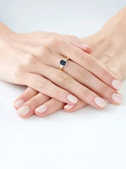 Pierścionek z żółtego i białego złota z diamentami i szafirem - próba 585