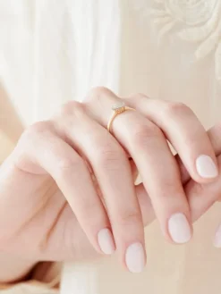 Pierścionek z żółtego złota z brylantami - 0,06 ct - próba 375