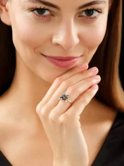 Pierścionek z żółtego złota z diamentami i szafirami - kwiat - próba 585