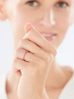 Pierścionek z żółtego złota  z diamentem i rubinami syntetycznymi - próba 375