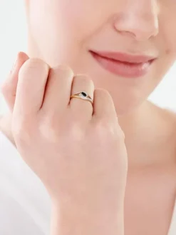 Pierścionek z żółtego złota z diamentami i szafirem - próba 375