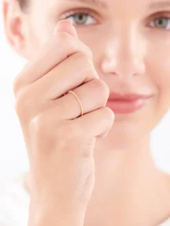 Pierścionek z żółtego złota z diamentem - 0,003 ct - próba 375