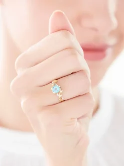 Pierścionek z żółtego złota z diamentami i topazem - liście - próba 375