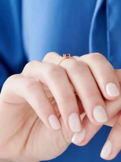 Pierścionek z żółtego złota z diamentami i rubinem - próba 585