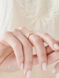 Pierścionek z żółtego złota z brylantem - 0,08 ct - próba 585