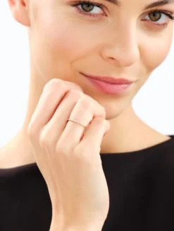 Pierścionek z żółtego złota z brylantami - 0,05 ct - próba 375