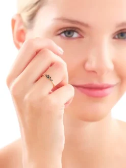 Pierścionek z żółtego złota z czarnymi brylantami - 0,15 ct - próba 375