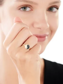 Pierścionek z żółtego złota z diamentami - yin yang - 0,012 ct - próba 375