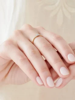 Pierścionek z żółtego złota z diamentami - 0,06 ct - próba 375