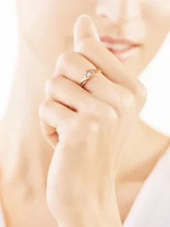 Pierścionek z żółtego złota z brylantem - 0,10 ct - próba 585