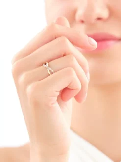 Pierścionek z żółtego złota z diamentami - 0,02 ct - próba 375