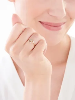Pierścionek z żółtego złota z diamentami - róża - 0,04 ct - próba 585