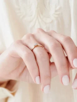 Pierścionek z żółtego złota z diamentami - 0,09 ct - próba 585