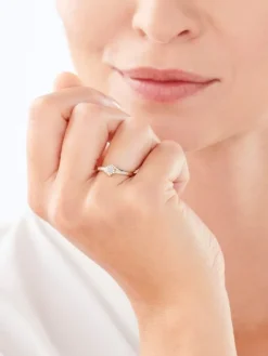 Pierścionek z żółtego złota z diamentami - 0,04 ct - próba 585