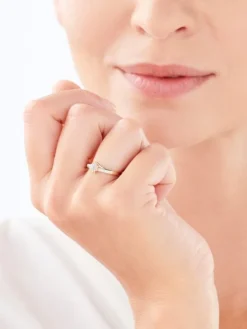 Pierścionek z żółtego złota z diamentami - 0,04 ct - próba 585