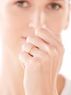 Pierścionek z żółtego złota z diamentami - 0,01 ct - próba 585