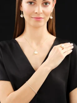 Pierścionek z żółtego złota z brylantami i perłą South Sea - próba 750