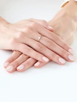 Pierścionek z żółtego złota z diamentami - 0,03 ct - próba 375