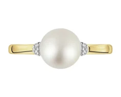 Pierścionek z żółtego złota z brylantami i perłą - próba 585