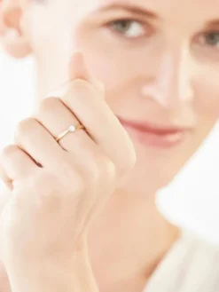 Pierścionek z żółtego złota z brylantem - 0,08 ct - próba 585