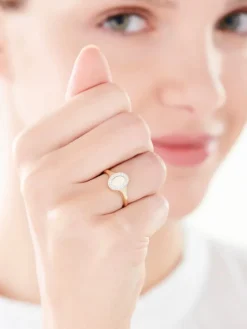 Pierścionek z żółtego złota z diamentami  - sygnet - 0,04 ct - próba 585