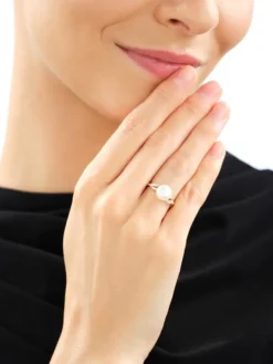 Pierścionek z  żółtego złota z diamentami i perłą - próba 585