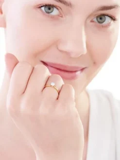 Pierścionek z żółtego złota z brylantem - 0,31 ct - próba 750