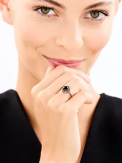 Pierścionek z żółtego złota z czarnymi brylantami i onyksem - próba 585