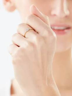 Pierścionek z żółtego złota z diamentami - 0,08 ct - próba 375