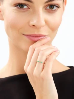 Pierścionek z żółtego złota z diamentami i szmaragdami - próba 375