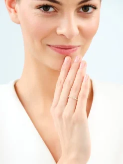 Pierścionek z żółtego złota z diamentami - 0,08 ct - próba 375