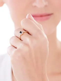 Pierścionek z żółtego złota z diamentami i szafirem - próba 585