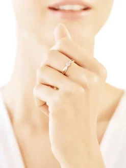 Pierścionek z żółtego złota z diamentami - 0,04 ct - próba 375