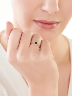 Pierścionek z żółtego złota z diamentami i szafirem - próba 375