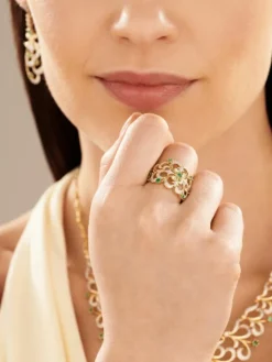 Pierścionek z żółtego złota z brylantami i szmaragdami - próba 585