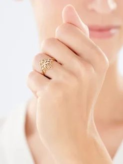 Pierścionek z żółtego złota z brylantem - rozeta - 0,01 ct - próba 375