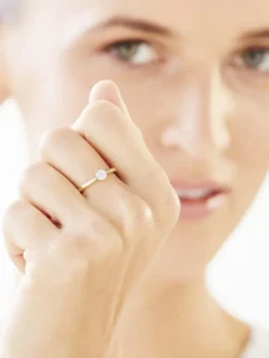 Pierścionek z żółtego złota z diamentami - 0,05 ct - próba 375