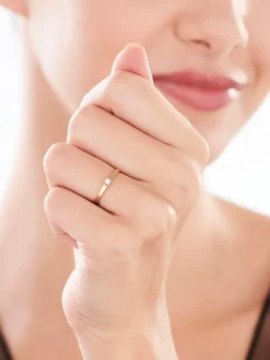 Pierścionek z żółtego złota z brylantem - 0,01 ct - próba 375