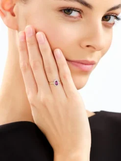 Pierścionek z żółtego złota z diamentami i rodolitem - próba 585