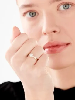 Pierścionek z żółtego złota z diamentami - 0,15 ct - próba 585