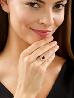 Pierścionek z żółtego złota z brylantami i rodolitem - próba 585