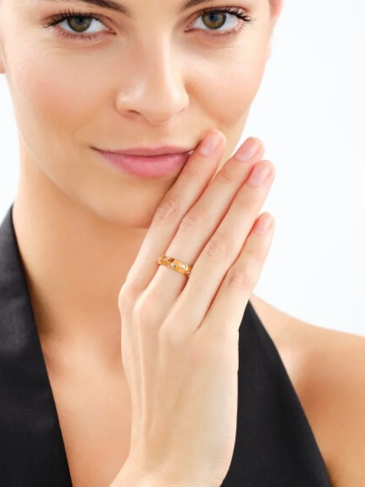 Pierścionek ze stali szlachetnej z cyrkoniami